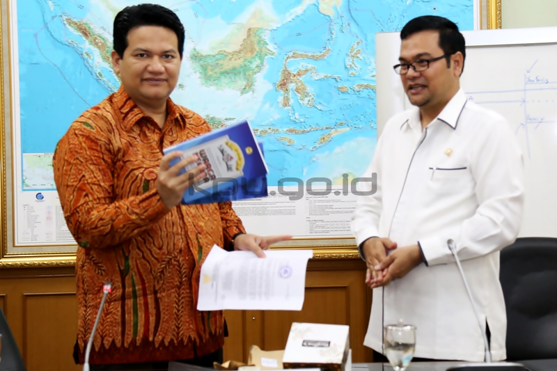 Apresiasi Kinerja KPU, Komnas HAM Serahkan Laporan Hasil Pantauan Pemilu 2014
