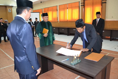 PELANTIKAN PENGGANTI ANTAR WAKTU (PAW) ANGGOTA KPU KABUPATEN BOGOR DAN KABUPATEN SUBANG TAHUN 2015