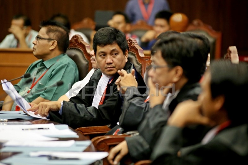 MK Dengar Keterangan Pihak Termohon Dan Terkait PHP Kota Manado