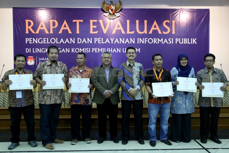 Ferry Minta Tiap Satker Perkuat Komitmen Palayanan Informasi Publik