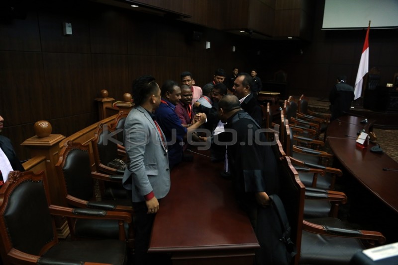 Kembali Gunakan “Kesepakatan Adat”, MK Batalkan PSU Teluk Bintuni