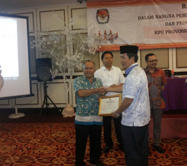 KPU KOTA BOGOR MENDAPATKAN PENGHARGAAN DALAM PENGELOLAAN PELAYANAN INFORMASI PUBLIK DENGAN KATEGORI SANGAT PATUH DI TINGKAT PROVINSI JAWA BARAT 
