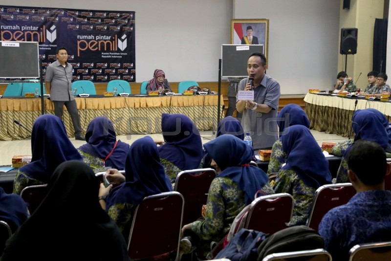 PENGENALAN DEMOKRASI