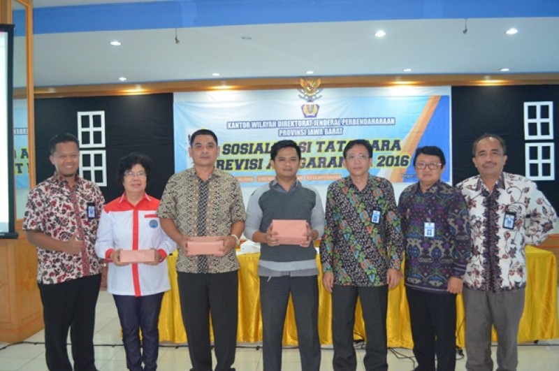 STAF KPU KOTA BOGOR MENDAPATKAN PENGHARGAAN DARI KPPN WILAYAH BOGOR 