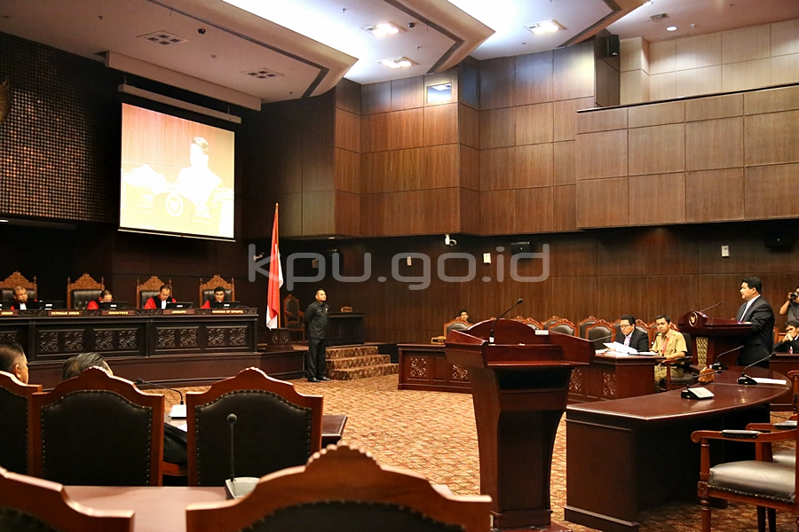 Memberikan Keterangan Persidangan Uji Materi UU 8 Tahun 2015