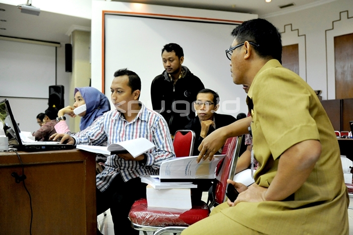 Serahkan Laporan Keuangan Tahunan