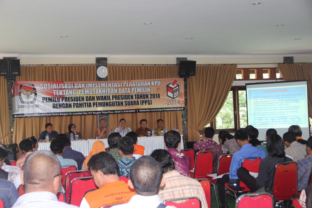 KPU KOTA BOGOR MENSOSIALISASIKAN  PKPU NOMOR 4 DAN NOMOR 9 TAHUN 2014