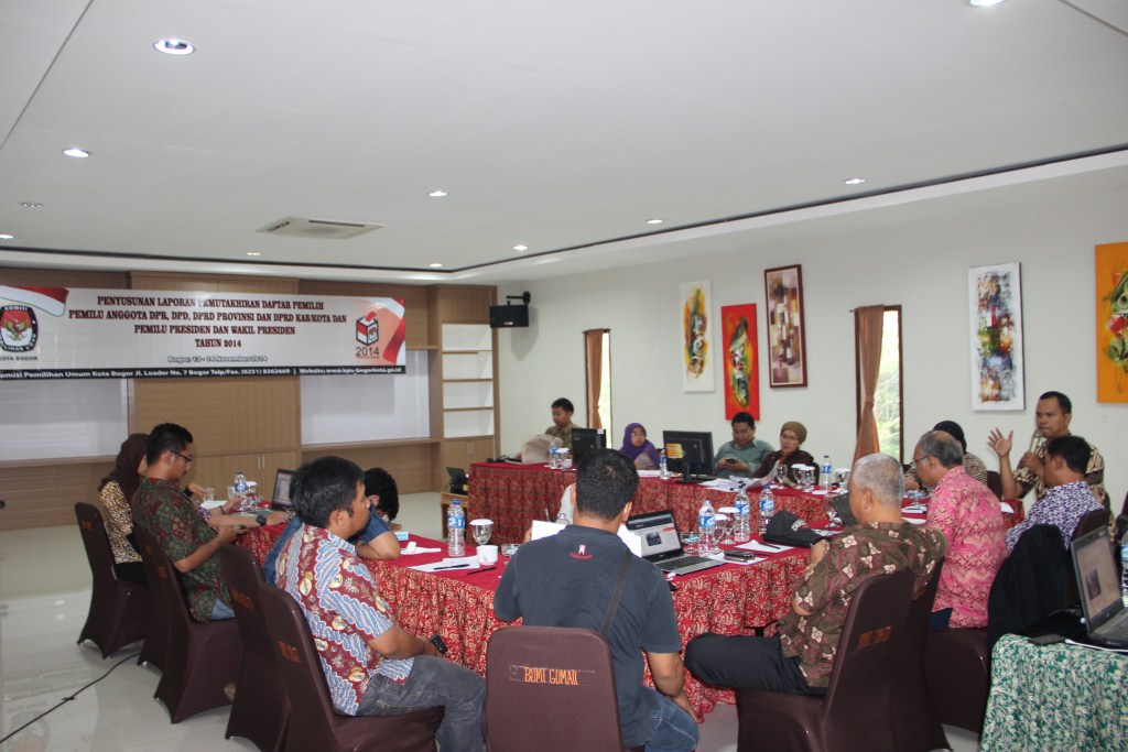 KPU MELAKSANAKAN PENYUSUNAN LAPORAN  PEMUTAKHIRAN DAFTAR PEMILIH