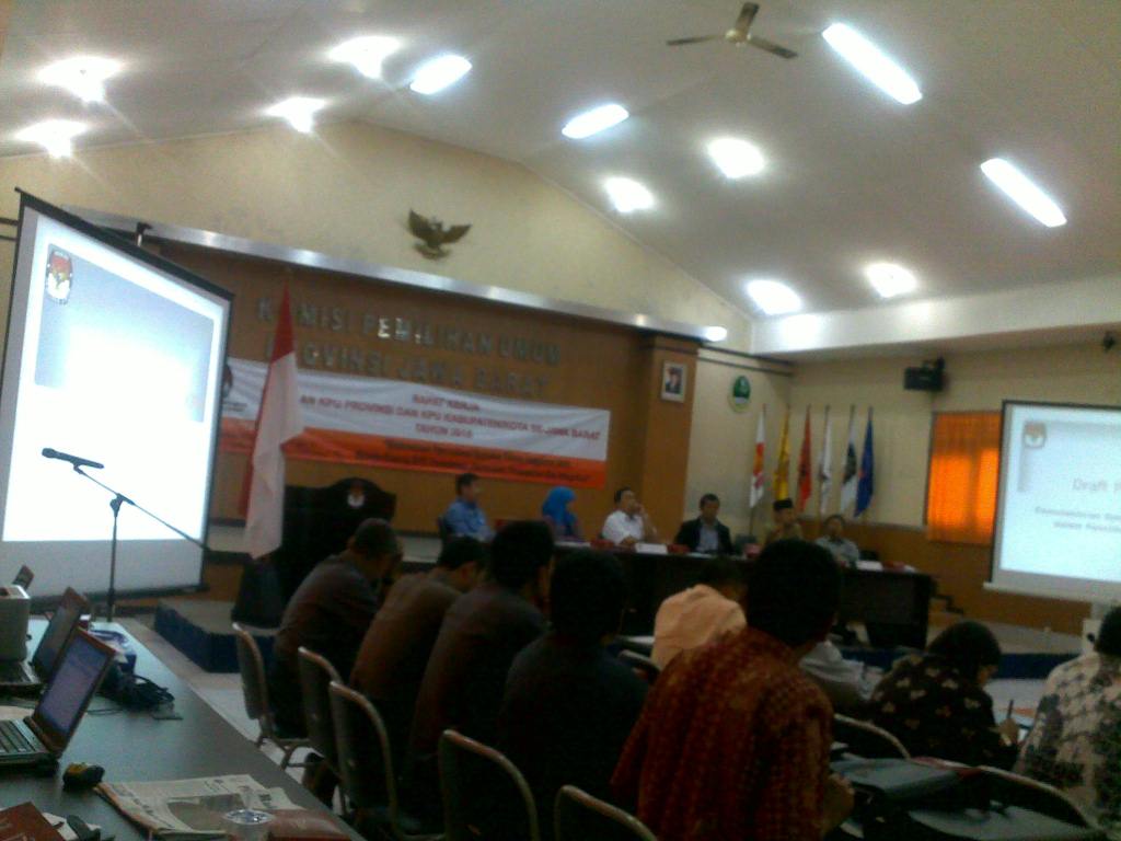 RAPAT KERJA PIMPINAN KPU PROVINSI DENGAN KPU KABUPATEN/KOTA SE JAWA BARAT