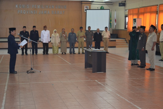 PELANTIKAN PEJABAT STRUKTURAL ESELON III DAN IV DI LINGKUNGAN SEKRETARIAT KPU KOTA BOGOR DAN KABUPATEN CIAMIS TAHUN 2015