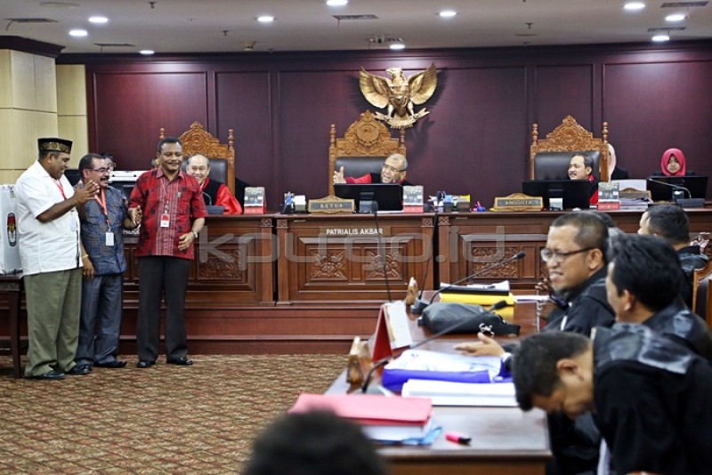 Hakim MK Himbau Masyarakat Teluk Bintuni Gunakan Hak Pilihnya Secara Mandiri