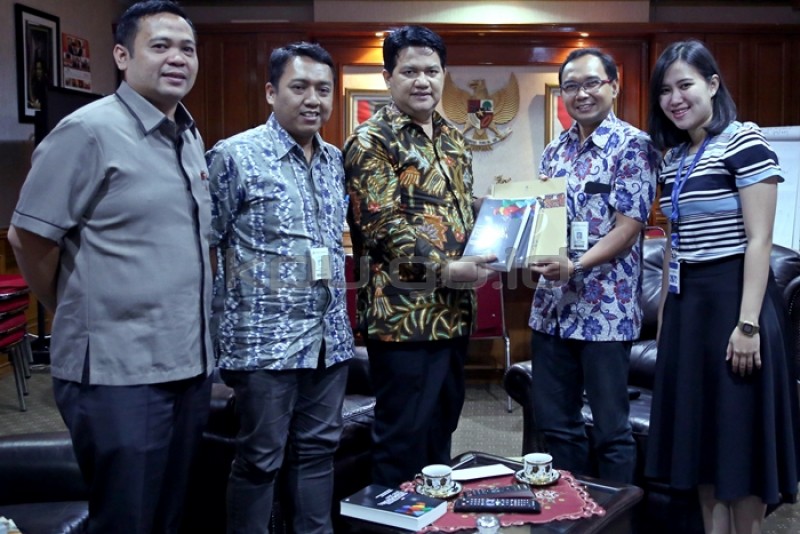 KPU Terima Buku 