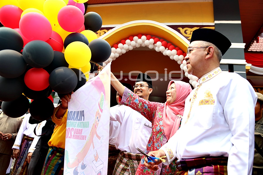Pembukaan Festival Pacu Jalur dan Pelepasan Balon Pilkada Bajalur Kabupaten Kuantan Singingi