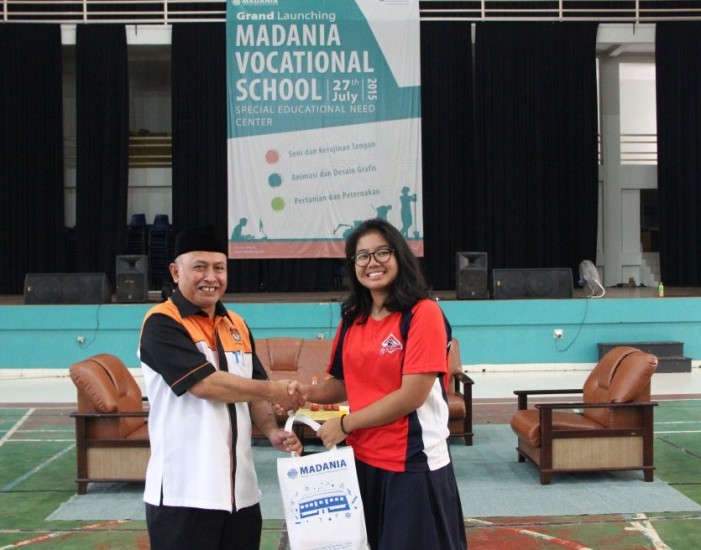 SOSIALISASI DAN PENDIDIKAN PEMILIH SISWA SMA MADANIA BOGOR