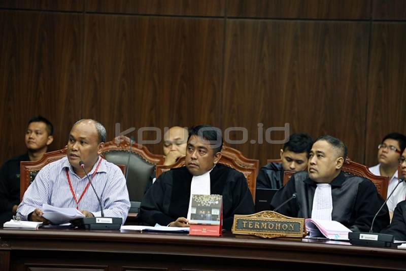 Ketua KPU Malut Serahkan Keputusan PHP Halsel Kepada MK