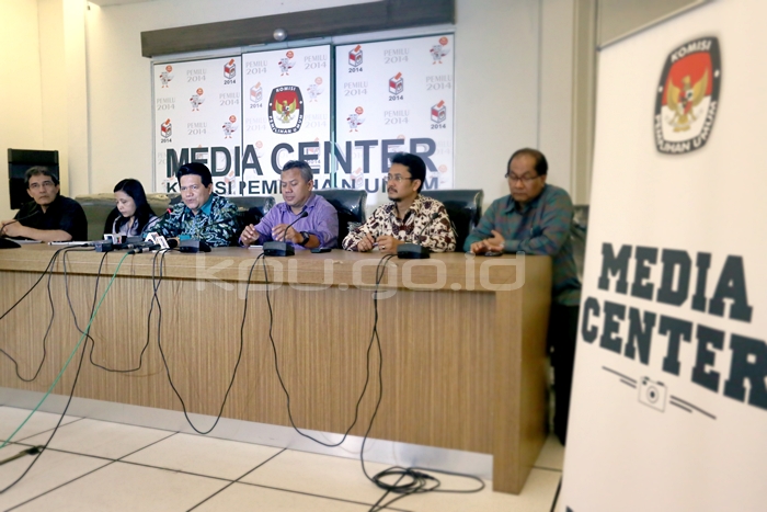 Konferensi Pers Perkembangan Pilkada 2015 dan Sengketa Parpol