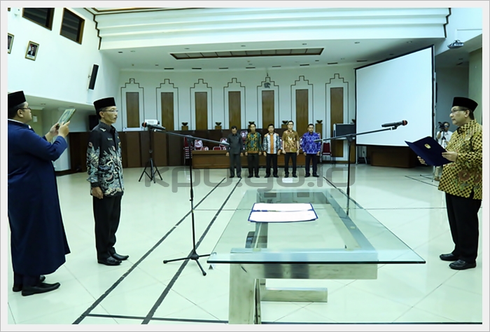 Sekjen KPU Lantik Sekretaris KPU Lampung