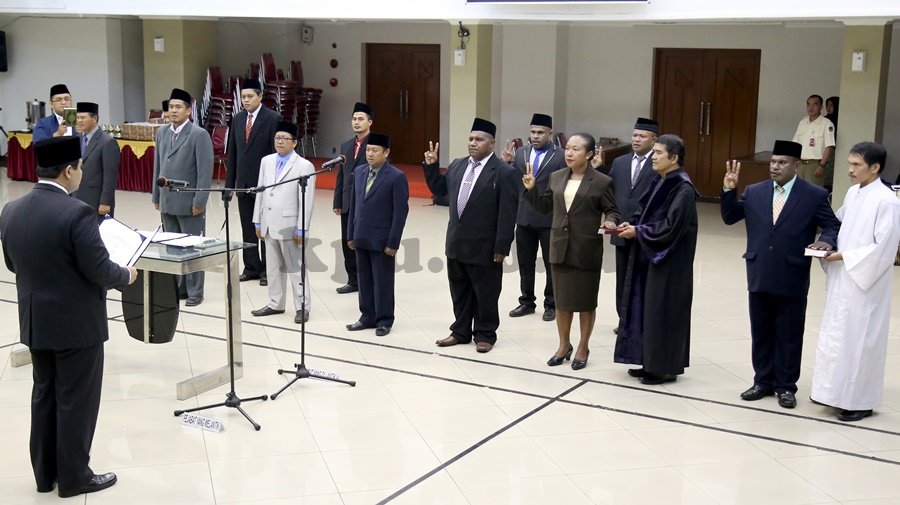  PELANTIKAN DAN PENGAMBILAN SUMPAH PEJABAT STRUKTURAL ESELON III dan IV DI LINGKUNGAN SEKRETARIAT KOMISI PEMILIHAN UMUM PROV JABAR DAN KAB/KOTA