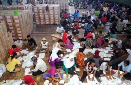 PENYORTIRAN DAN PELIPATAN SURAT SUARA