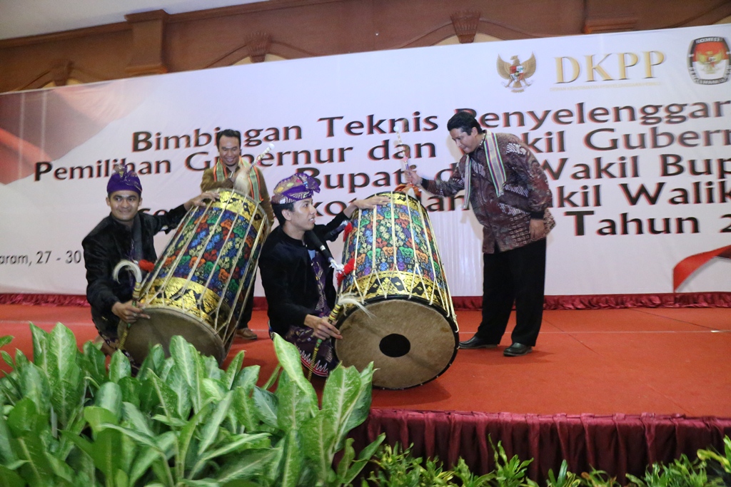 Bimtek Pilkada Terpadu Gelombang III Dibuka Dengan Pemukulan Gong 9 Kali